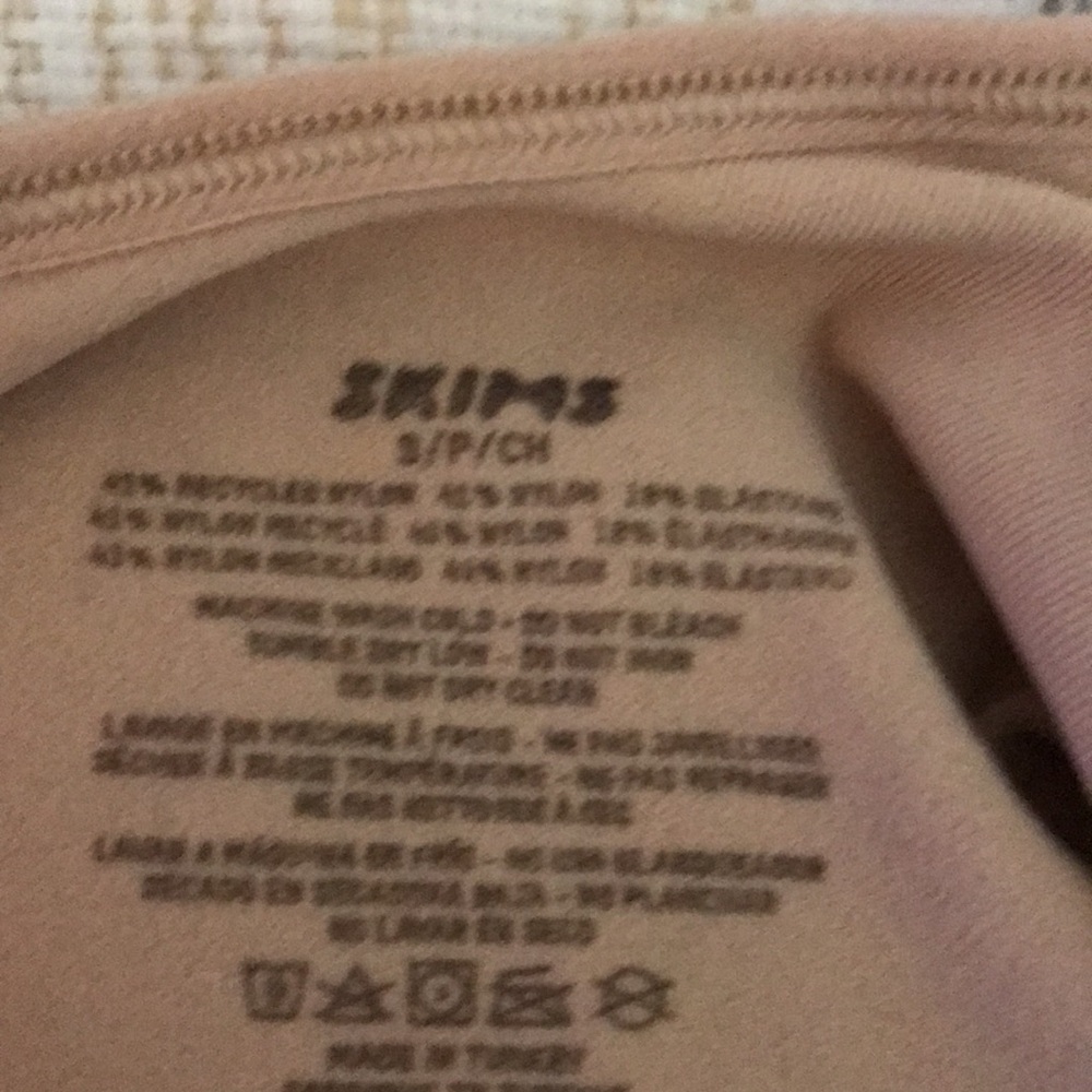 Skims sculpting mid thigh short bodysuit - Picture 3 of 3